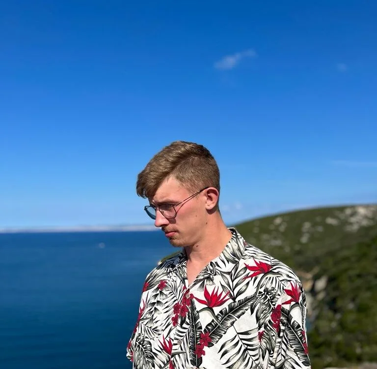 sollzii Offline XXX-Chat