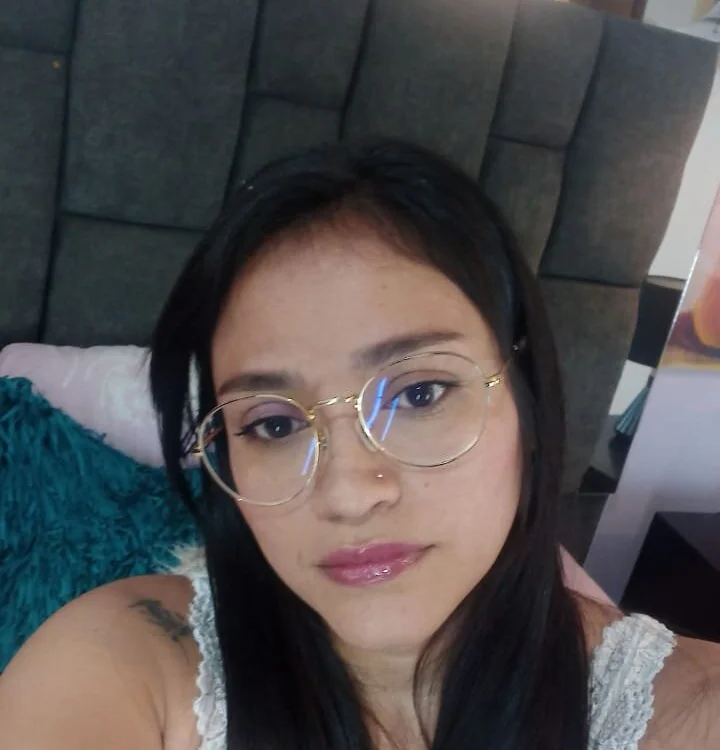 Adara_hassan's Offline XXX Chat
