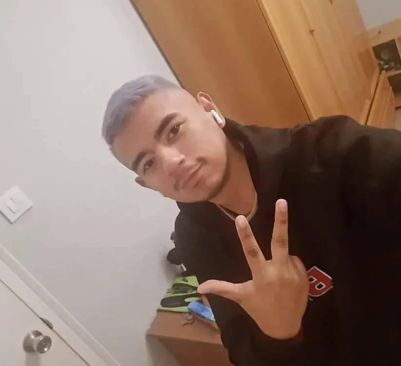 Alex_000555's Offline Chat Room