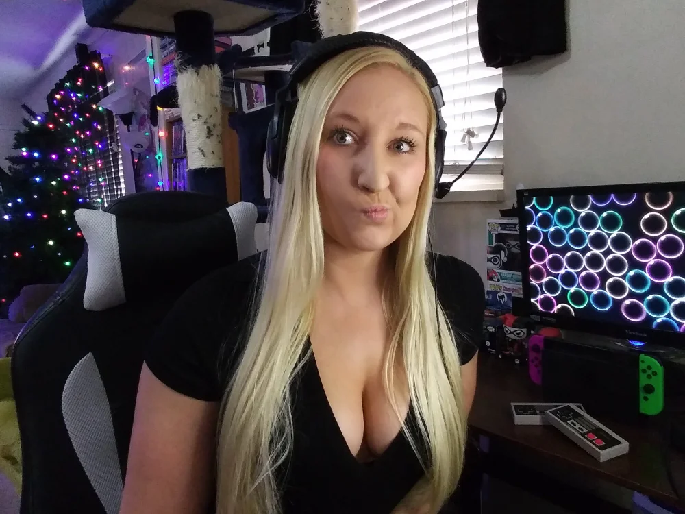 NikkiNookie's Offline Chat Room