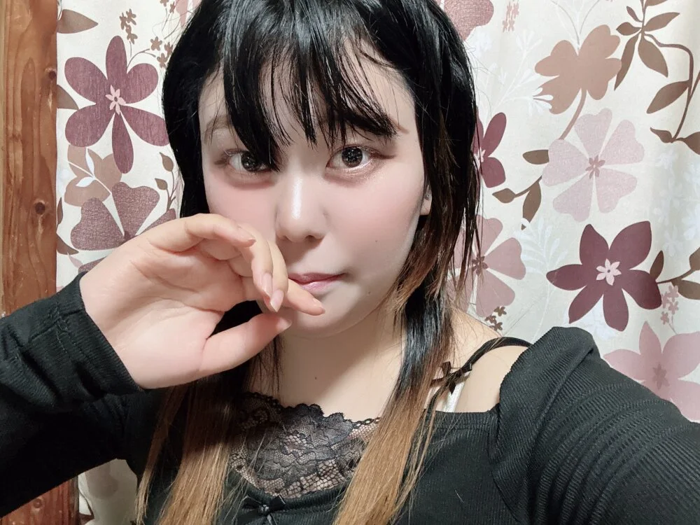 دردشة MIKE_chan الجنسية دون اتصال