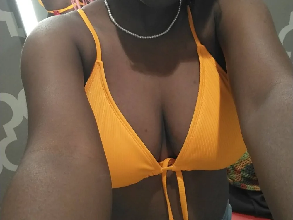 GoddessMedusa52 Adlı Modelin Çevrimdışı XXX Sohbeti