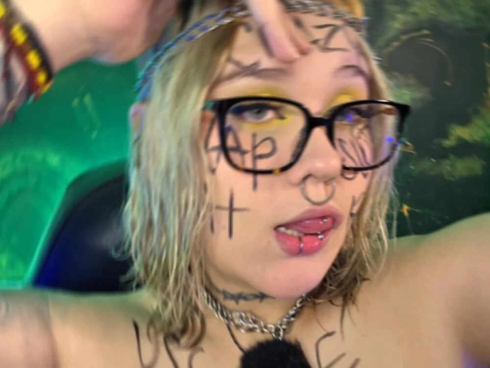 Laura_takint অফলাইন XXX চ্যাট