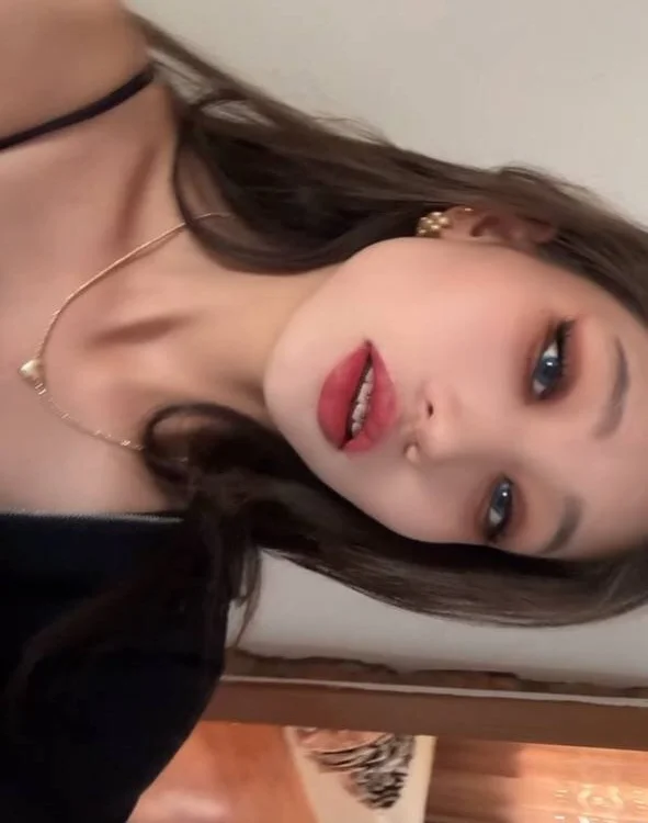 aminasaffron2's Offline XXX Chat