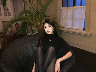 The_icy_moon - Girl 