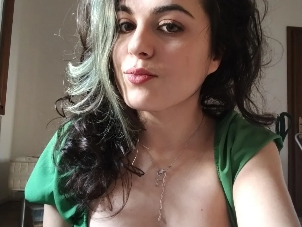 Angela88889's Offline XXX Chat