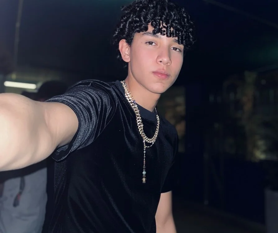 artemis_jones cam model