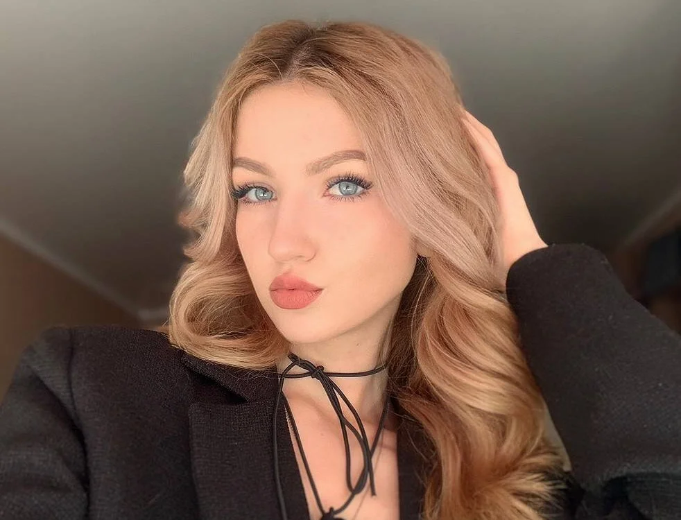 ElvaDonnay's Offline XXX Chat