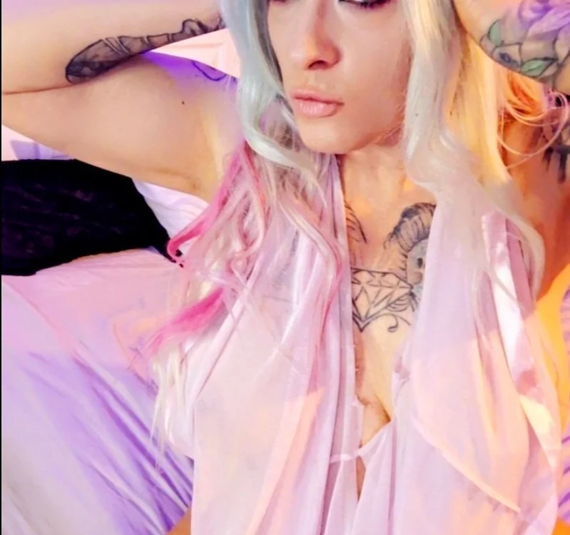 nikkilogan offline chatrum