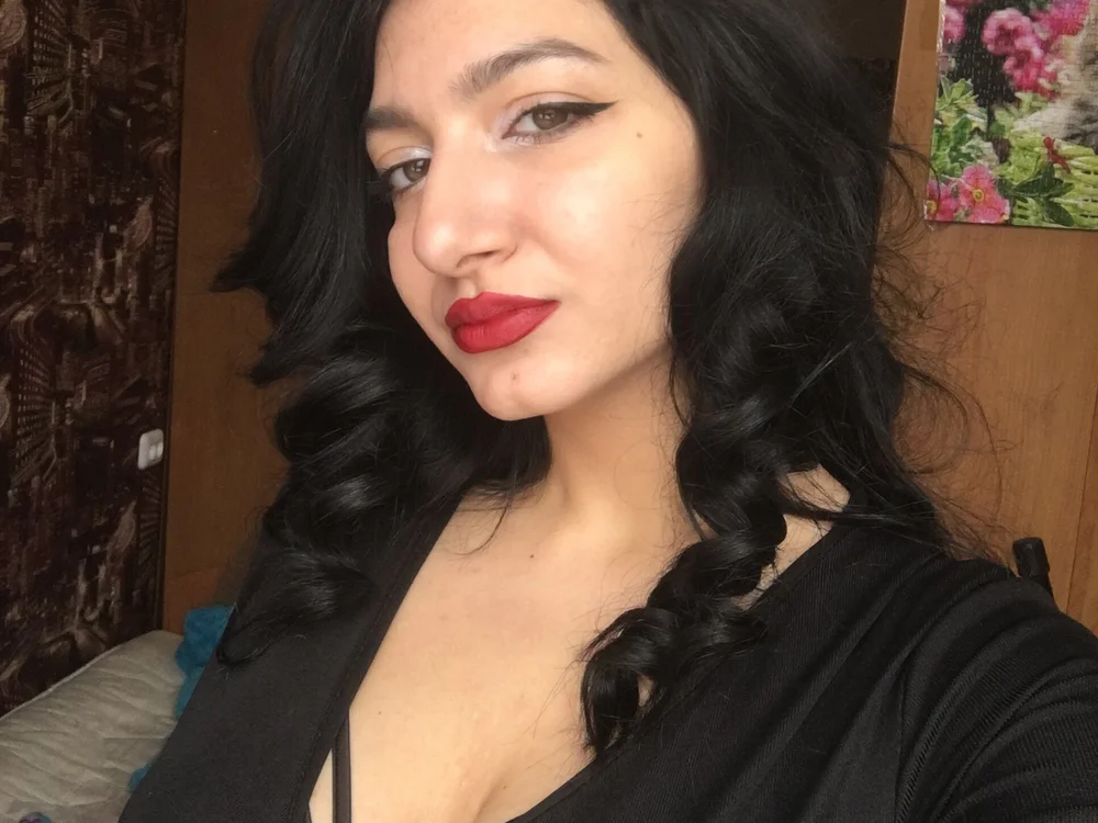 Gloria_gts' Offline XXX Chat