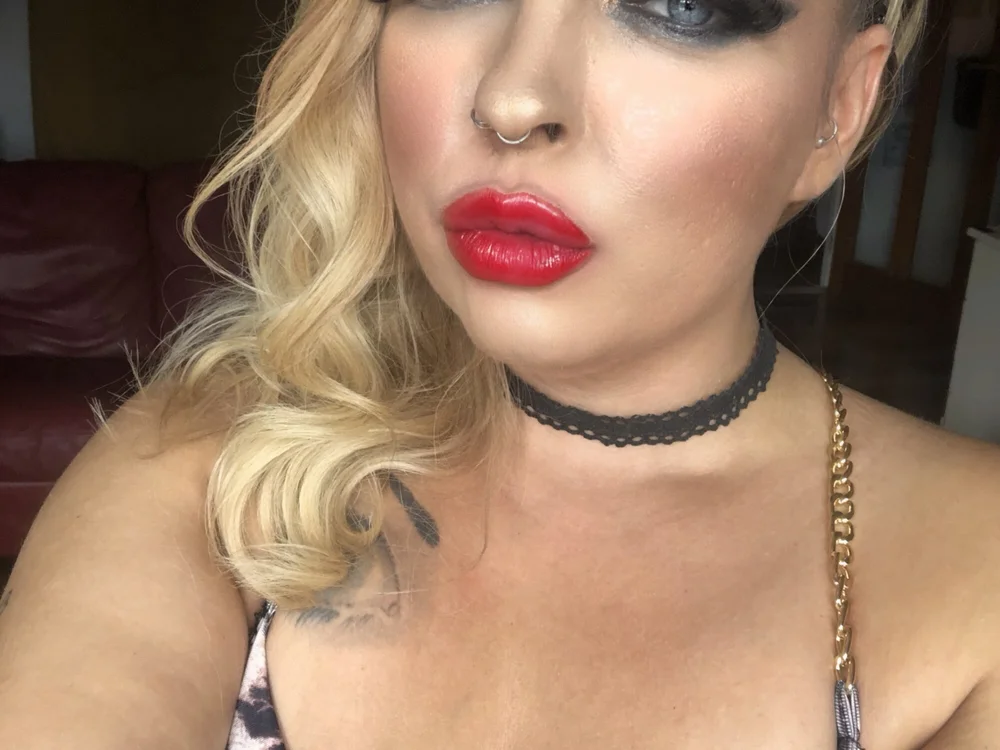 VivienFox07's Offline Chat Room
