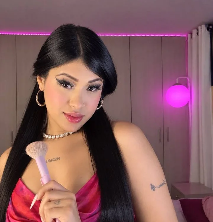 Monicasexyxxx's Offline XXX Chat
