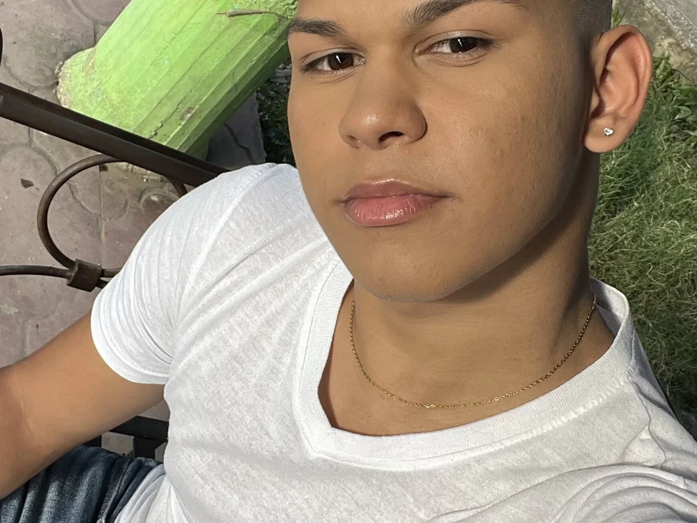 chico_latin09's Offline XXX Chat