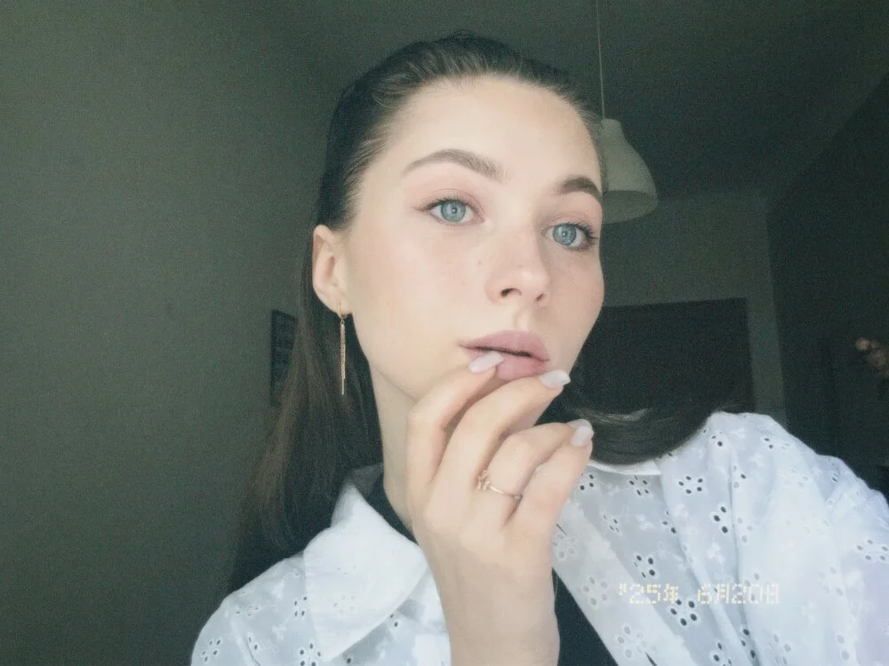 Monika99f: συνομιλία ΧΧΧ εκτός σύνδεσης