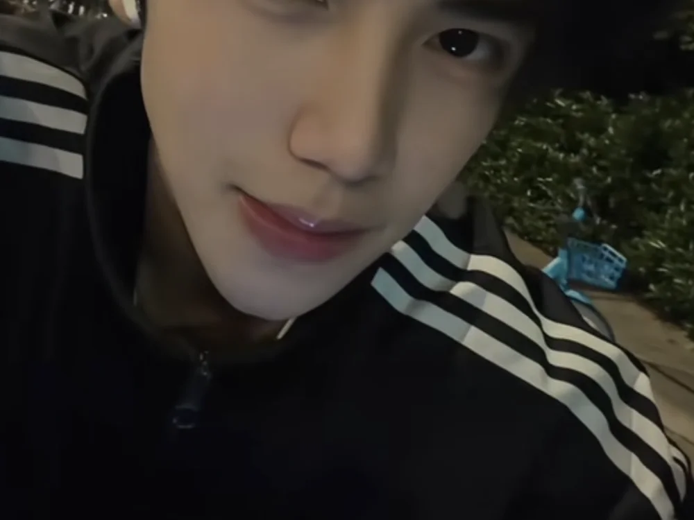 LFeng1933 Chat XXX Ngoại tuyến