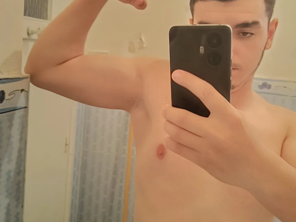 Noname2766 Adlı Modelin Çevrimdışı XXX Sohbeti