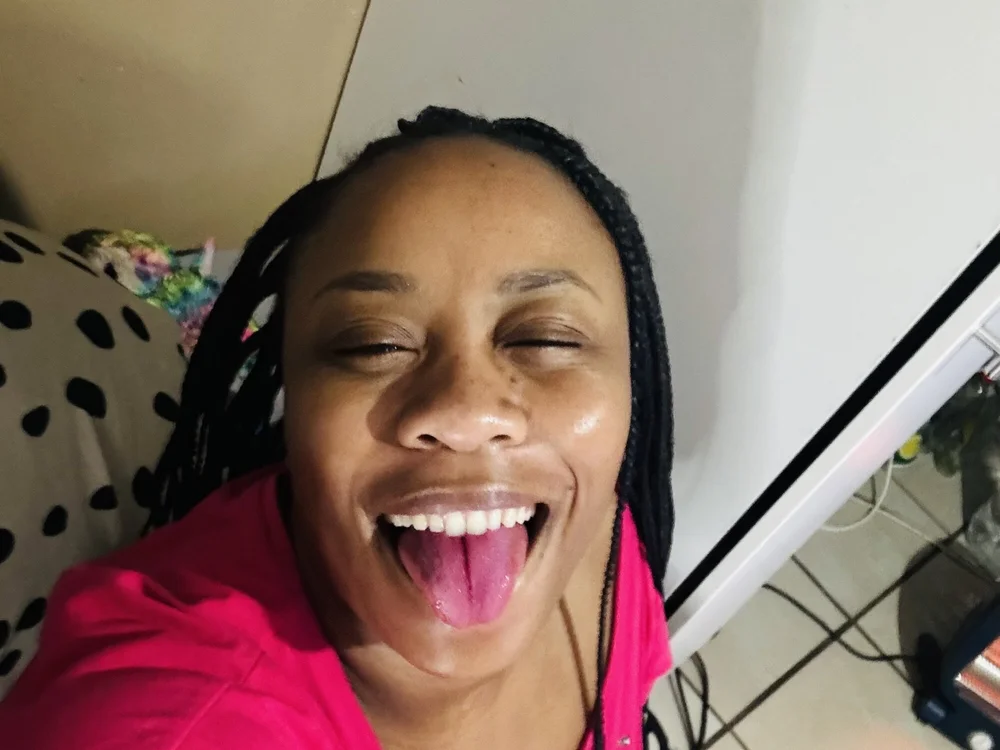 Pretty-Lisa's Offline Chat Room