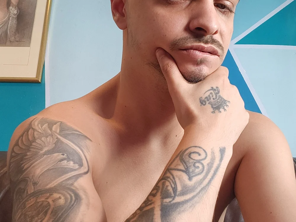 showgeorge's Offline Chat Room
