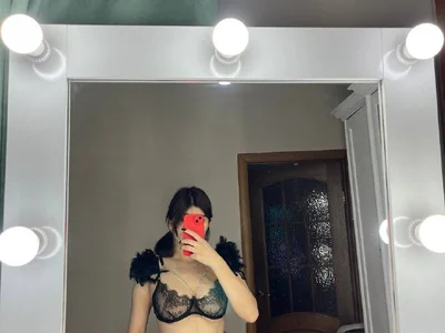 Mia_lui - Stripchat Lovense Blowjob Cam2cam Girl 