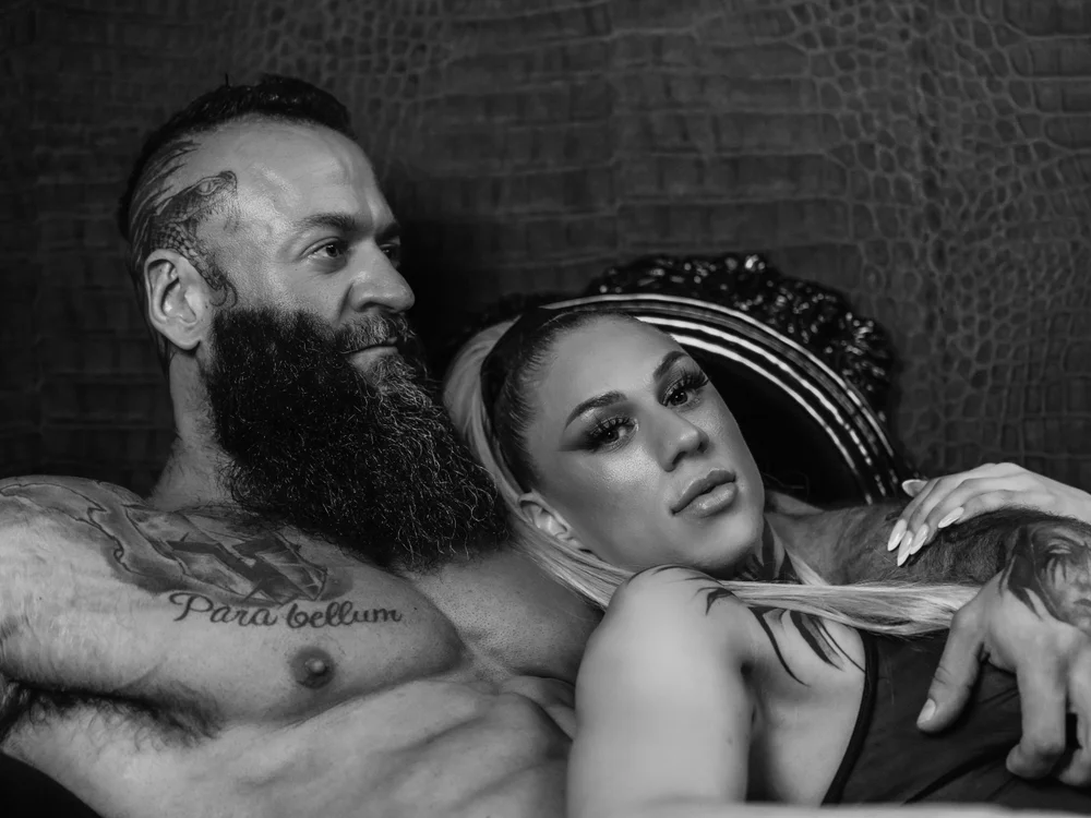 glorycouple_xlive Adlı Modelin Çevrimdışı XXX Sohbeti