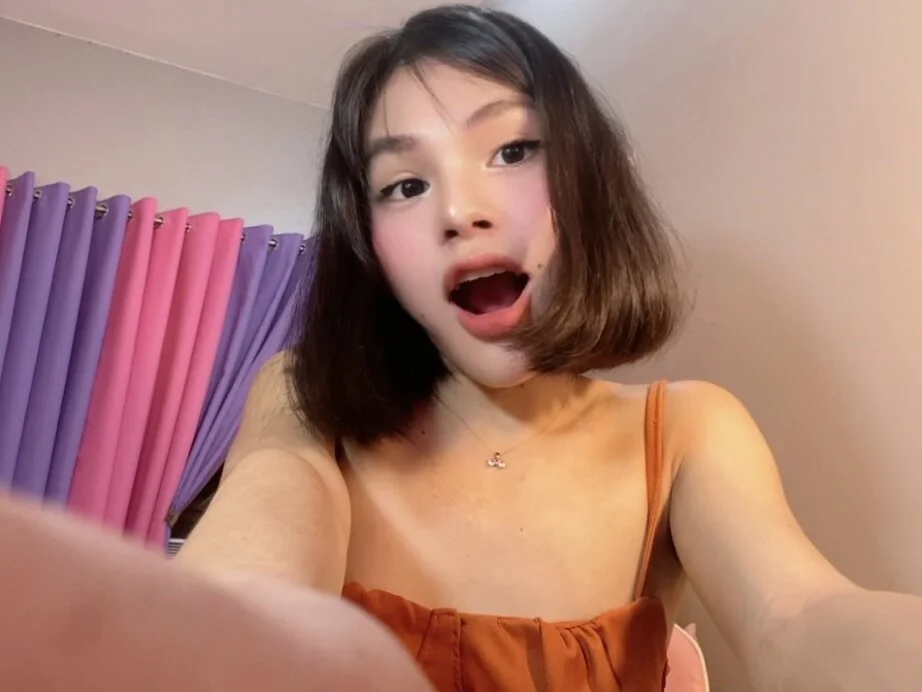 hottie_lianne18's Offline XXX Chat