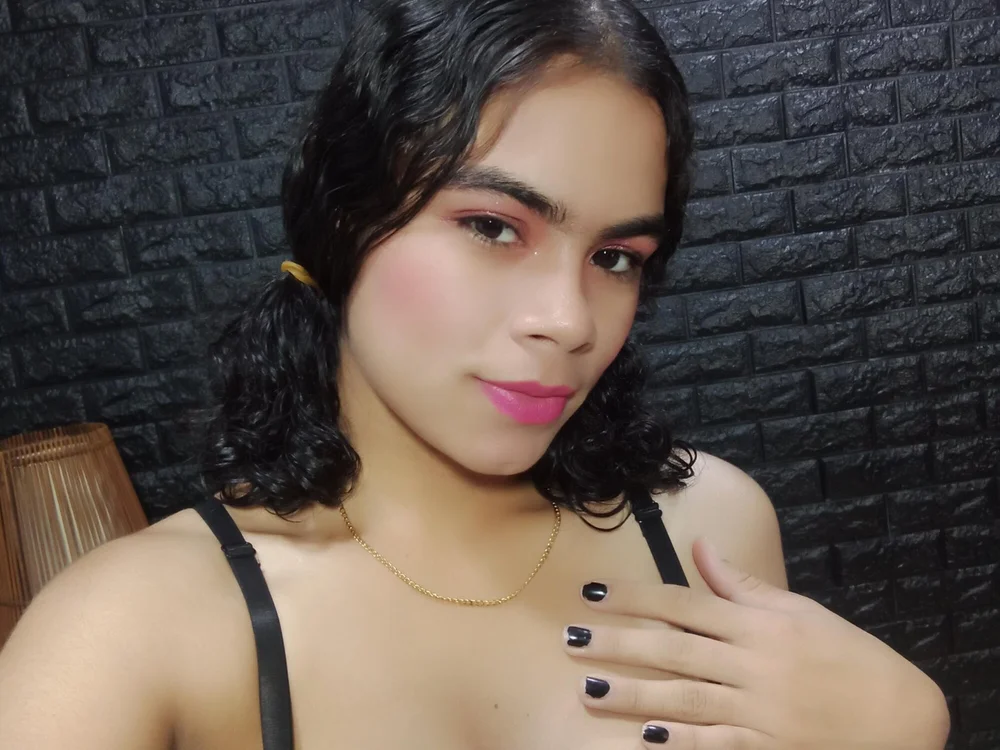 emily_loza's Offline XXX Chat