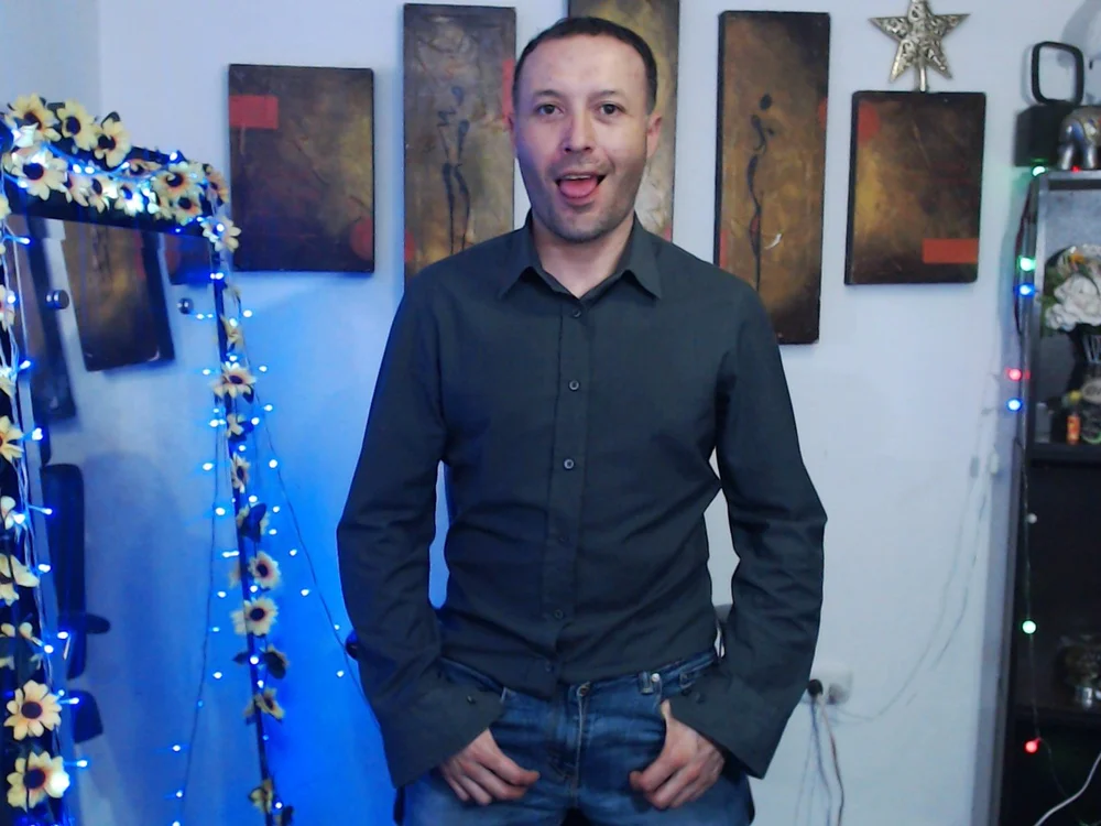 bigdicksuckme69's Offline XXX Chat