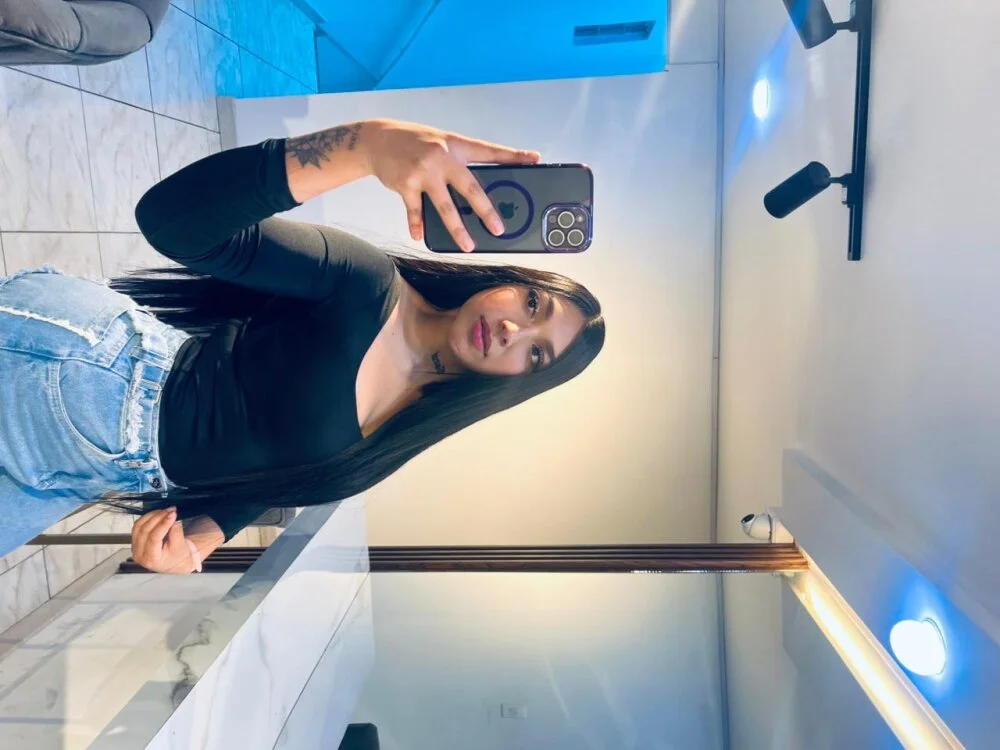 iim_isabella's Offline XXX Chat