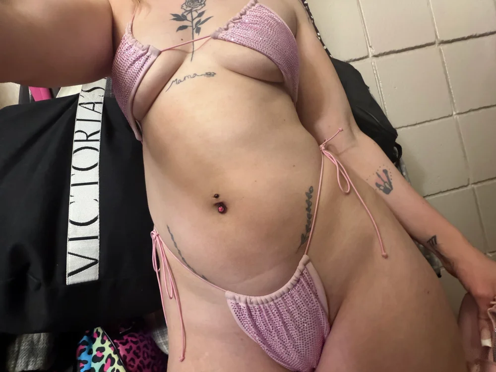 themilfnextdoor26's Offline Chat Room