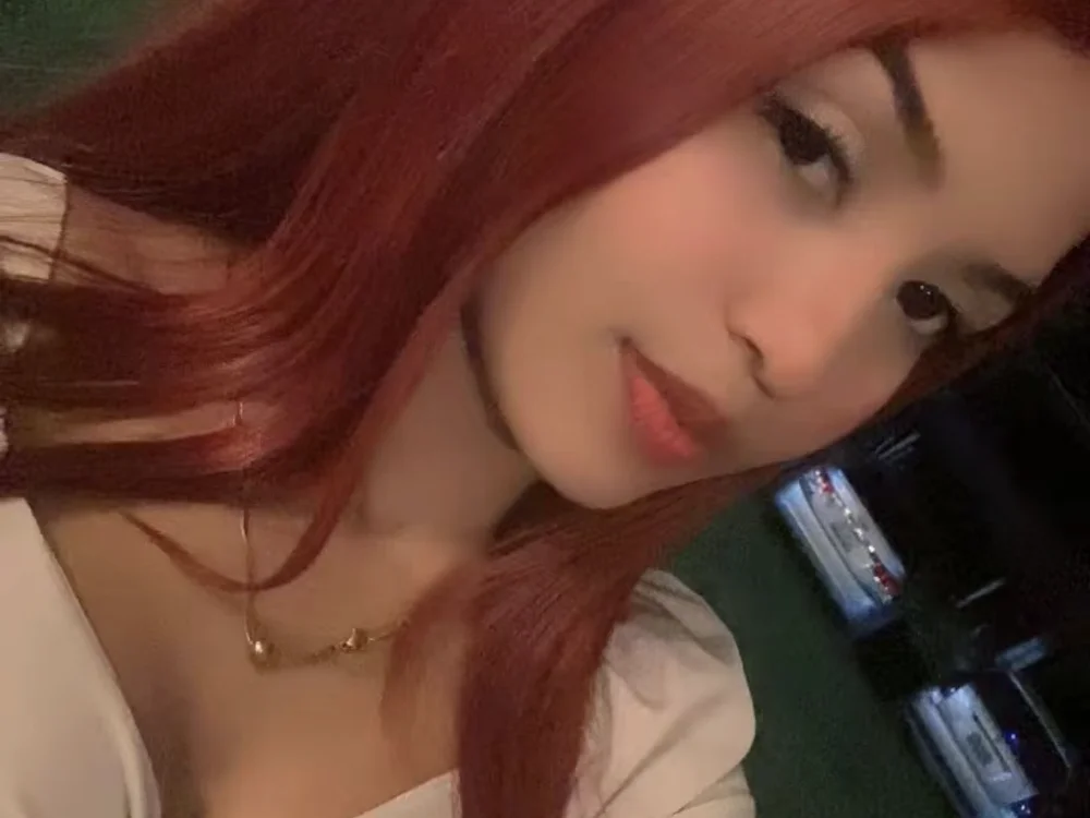 queen_scarlet's Offline Chat Room