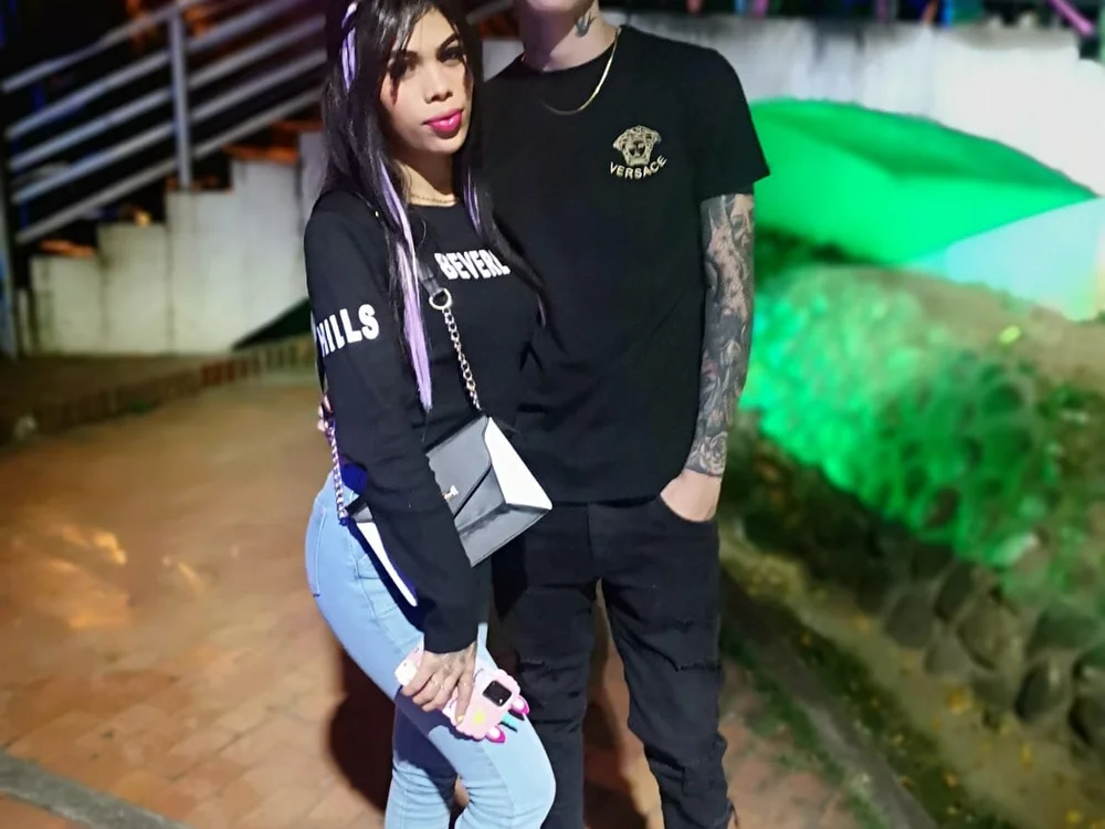brutal_explosive_couple's Offline XXX Chat