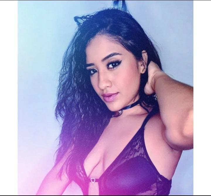 TatiQueenshot offline chatrum