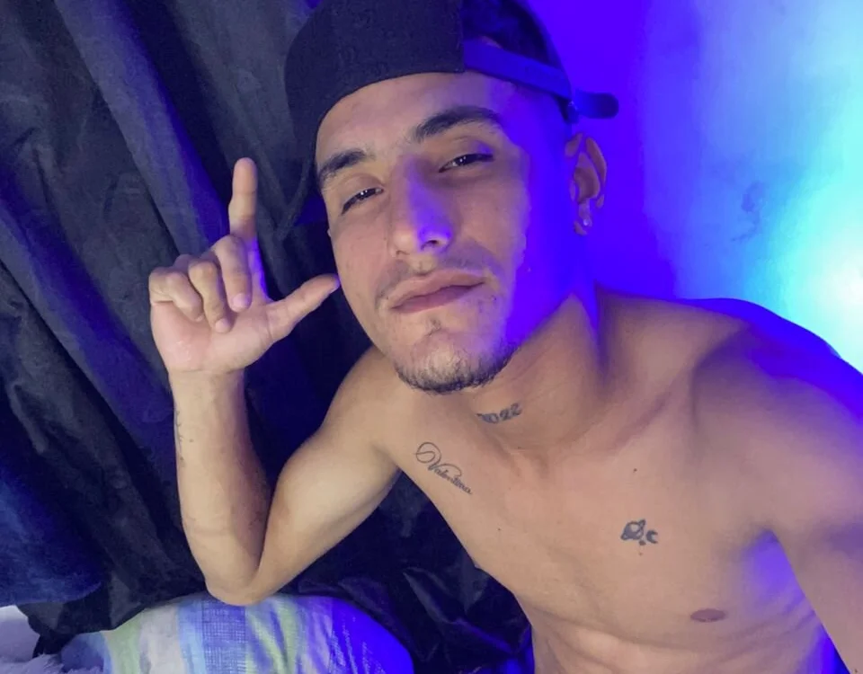 Yoel_Sexy2026's Offline Chat Room