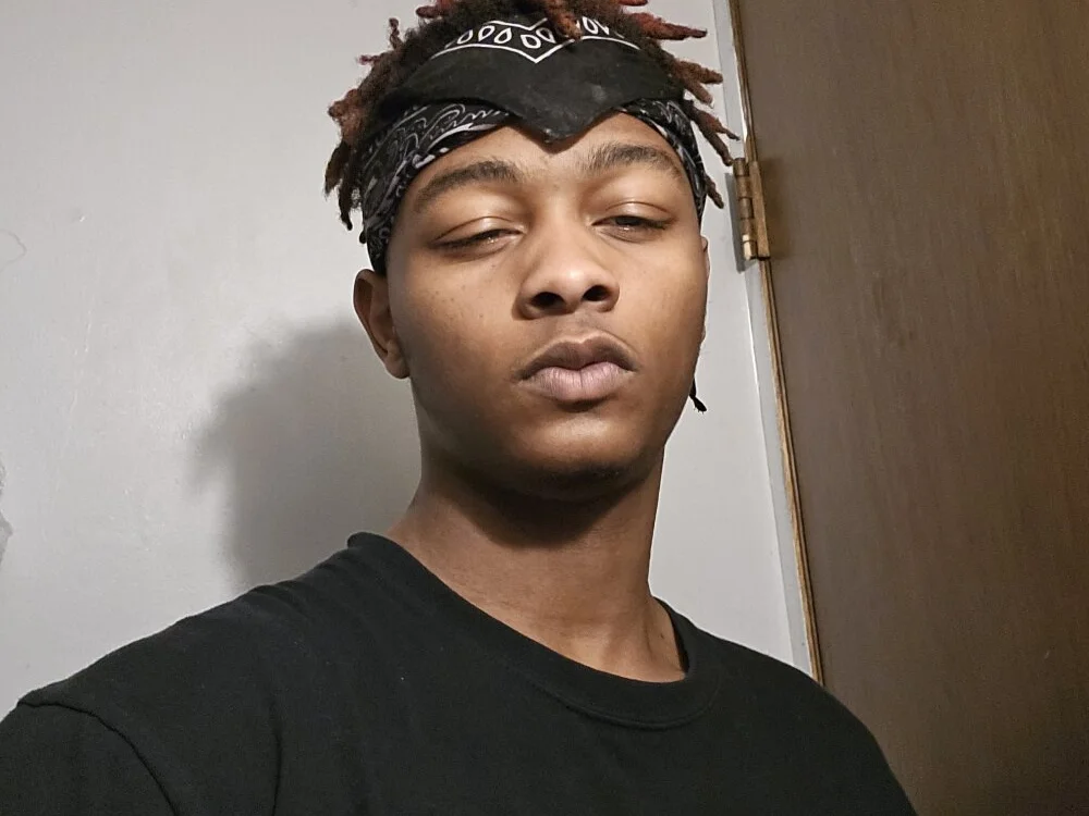 yungwhix's Offline XXX Chat