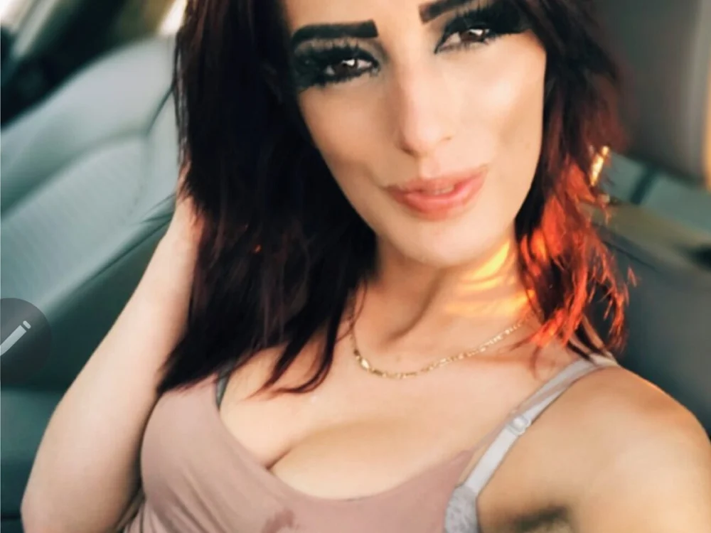 prettykittee01's Offline Chat Room
