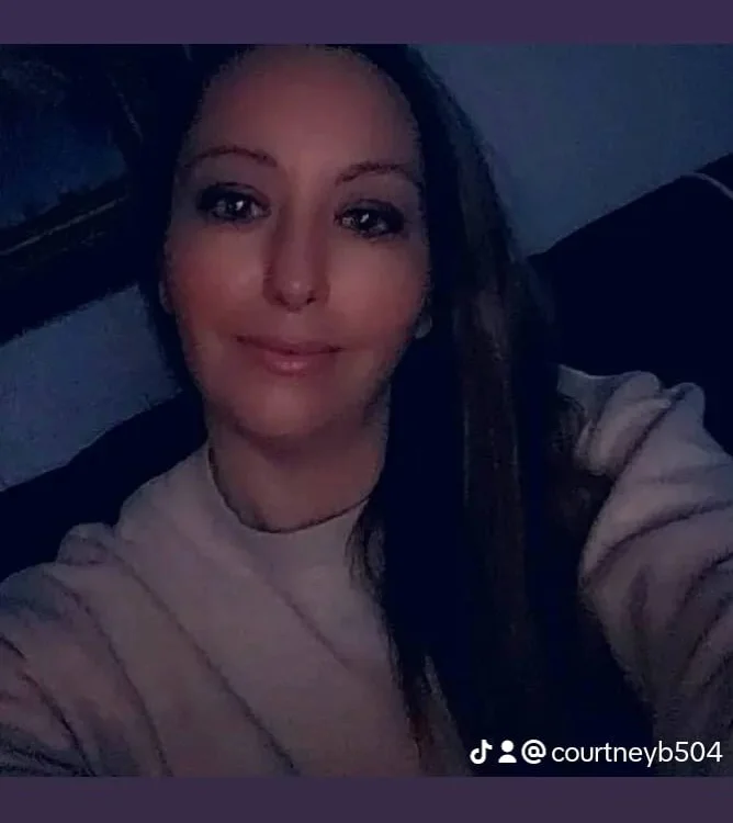 sneakyfreaky504's Offline Chat Room