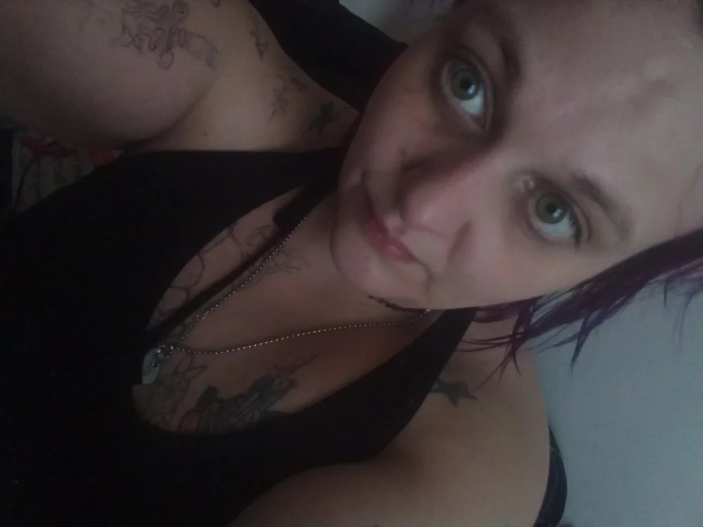 nikkixox93 offline chatrum