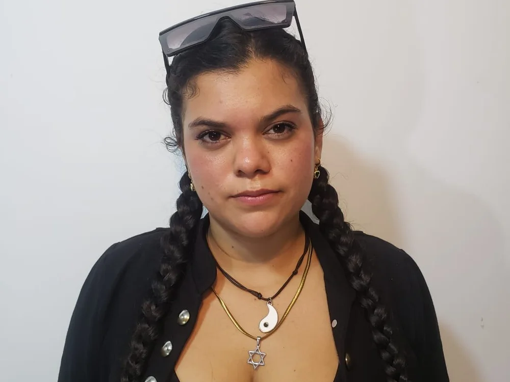 Mady_Johnson's Offline XXX Chat