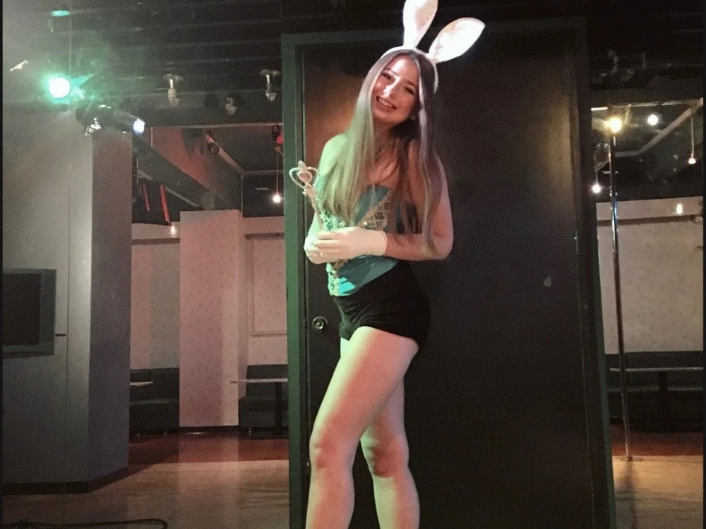 RosaCharming's Offline Chat Room