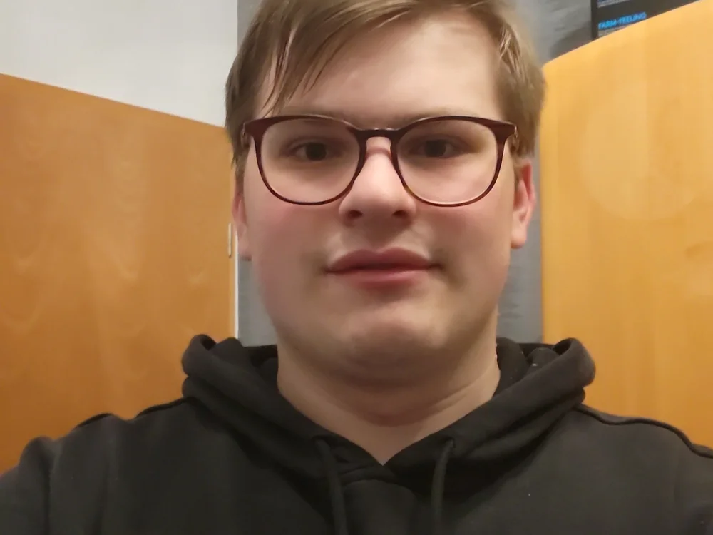 Holimoli20's Offline Chat Room