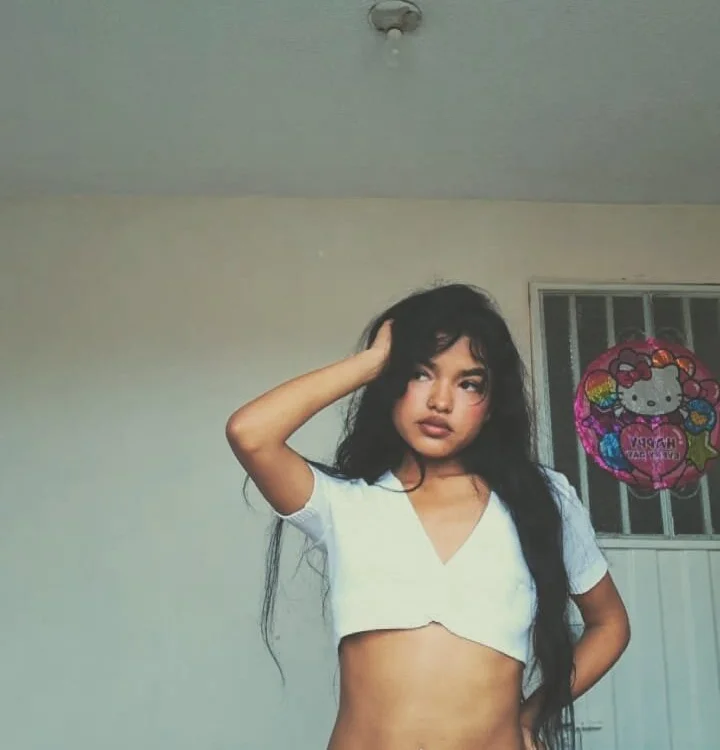 Estrella_02_'s Offline Chat Room