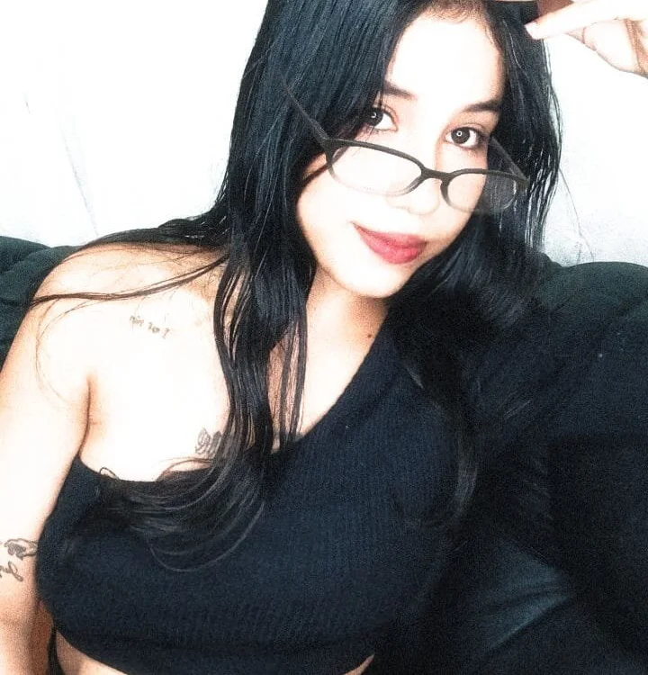 دردشة LuciaCute1 الجنسية دون اتصال