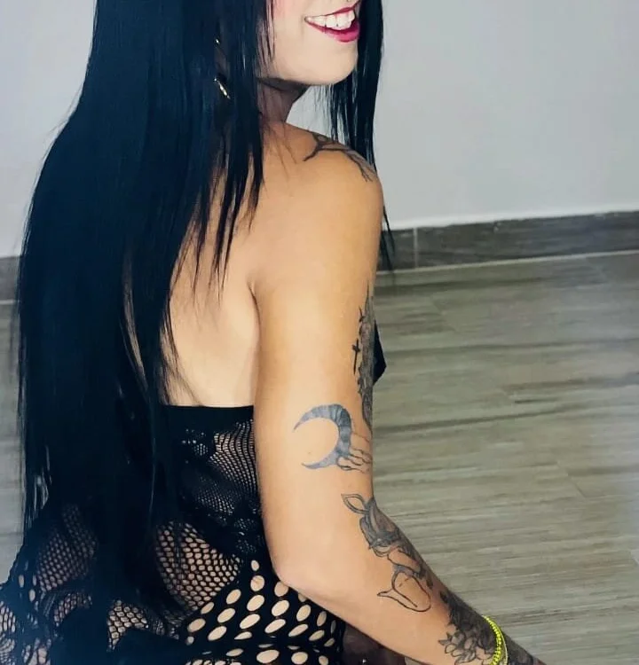 Naomy2033のオフラインXXXチャット