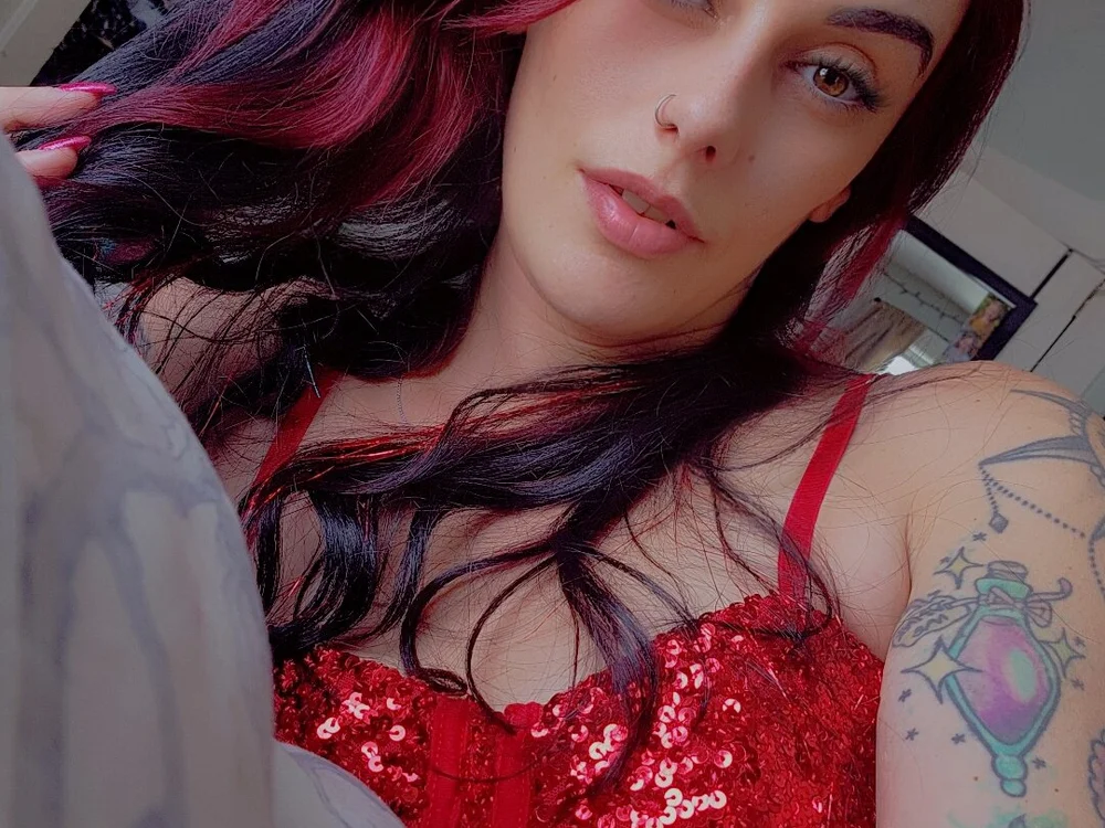 Colormewild's Offline Chat Room