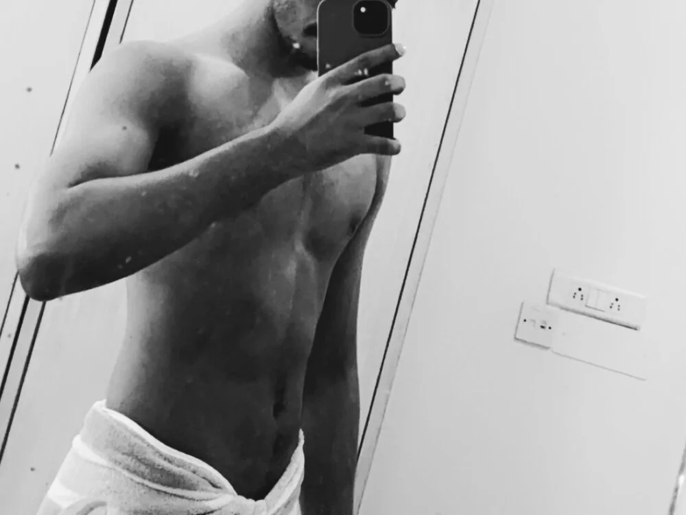 ultron025 Chat XXX Ngoại tuyến