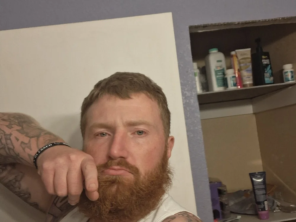 Reddyredd69's Offline Chat Room