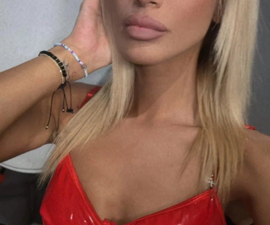 _SophiaMorgan_'s Offline Chat Room