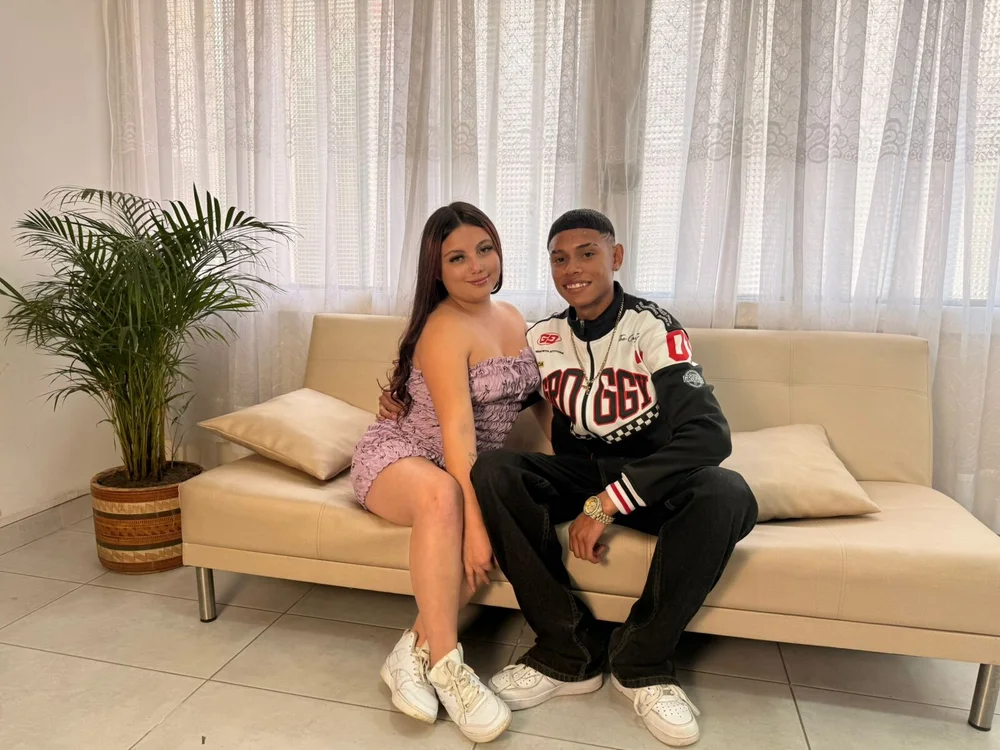 Emily_anf_briann Offline XXX chat