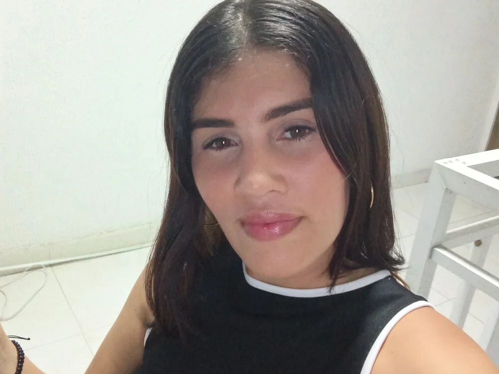 sexy_bella_20 Chat XXX offline