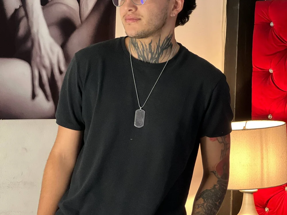 SiriusNoirn Offline XXX chat